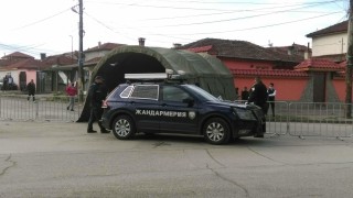 Купон се вихри в заразената ромска махала на Ямбол въпреки