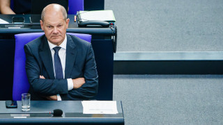 В разгорещена парламентарна сесия в четвъртък германският канцлер Олаф Шолц