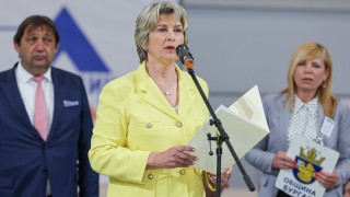 "Арена Бургас" беше открита официално в присъствието на президента Румен Радев, министър Весела Лечева и кмета на града Димитър Николов