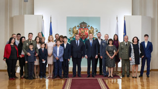 Президентът удостои българските военни с висше офицерско звание Това се