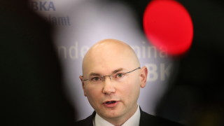 Самообразовал се германски компютърен ентусиаст раздразнен от различни политически коментари