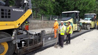 Продължава работата по обновяването на близо 14 километра пътища в