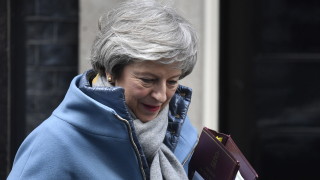 Премиерът на Великобритания Тереза Мей призова всички британски депутати които