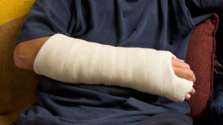 Полицаи задържаха 17 годишен младеж в Русе след като открили наркотик