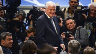 Хорст Зеехофер е преизбран за лидер на германския Християнсоциален съюз