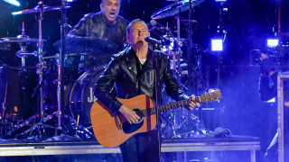 Роден на 5 ноември 1959 г в Кингстън Канада Брайън