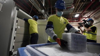 Първите доставки на ваксина COVID 19 ще пристигнат в по късно в