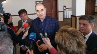 Последователността не е присъща черта на президента Радев а единственото