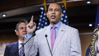 Президентът на САЩ Доналд Тръмп няма правомощия да разполага войски