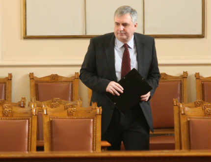 Няма злоупотреба с европари в дома за деца във Велинград, увери Калфин