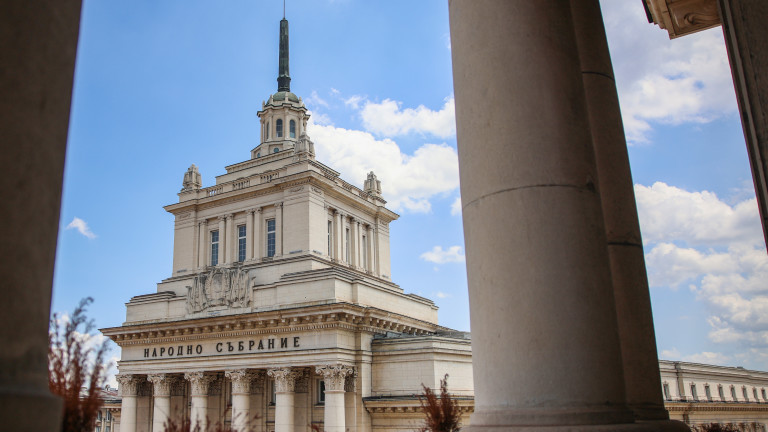 ГЕРБ първи, ПП-ДБ втори, ще прободе ли МЕЧ парламента?