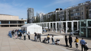 Половин милион души в Израел вече са с четвърта доза ваксина