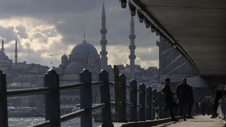 Опашки и засилен интерес бележат изборния ден в Истанбул където