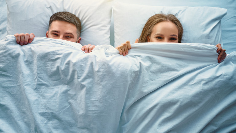Как точно ни помага да спим по-добре сексът