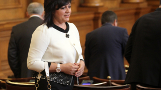 Опозицията скочи срещу Цачева заради орязания парламентарен контрол