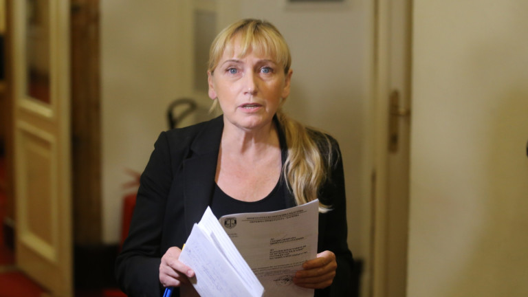 Елена Йончева зове ЕП да защити разследващите журналисти