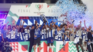 Порто победи големия си съперник Бенфика с 2 1 във финала