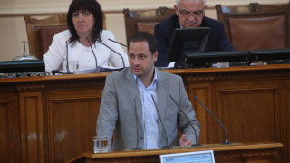 БСП извън парламента работи за законите докато ГЕРБ вътре е