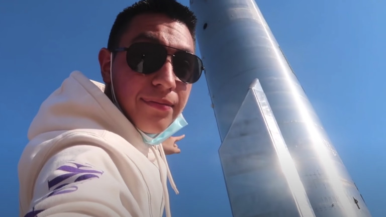 Влогърът, който успя да проникне в SpaceX