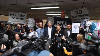 Адвокатът на основателя на WikiLeaks Джулиан Асанж Марк Самърс