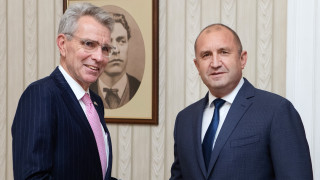 Радев иска помощ от САЩ за нови технологии в енергетиката и за зелената икономика
