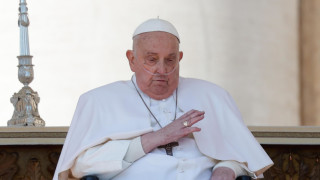 Папа Франциск се появи публично за първи път след като