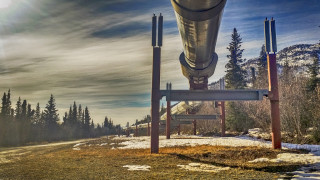 Петролната индустрия е уязвима от климатичните промени. Буквално