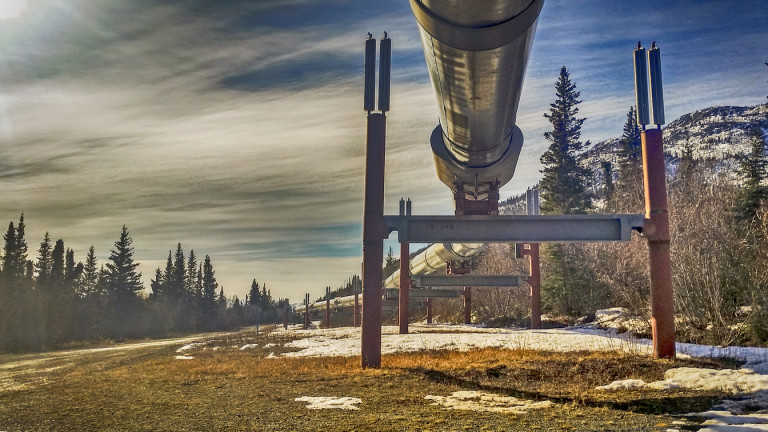 Петролната индустрия е уязвима от климатичните промени. Буквално