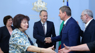 Минималната учителска заплата става 920 лв а минималната директорска 1140