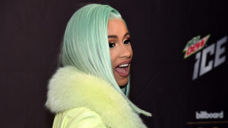 Какви ги забърка Cardi B в стриптийз клуб