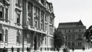 Възстановяват покрива на сградата на банкерите в оригиналния му вид