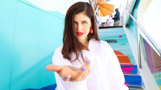 Майчинството на Александра Дадарио е в разгара си и сега тя споделя