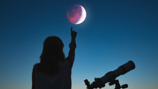 Довечера ни очаква пълно лунно затъмнение което някои наблюдатели наричат