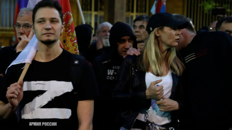 Забрана в Сърбия на тениски с буквата на руската агресия и с Путин, предлага депутат от партията на Вучич