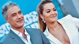 Рита Ора, Тайка Уайтити, премиерата на "Отрядът самоубийци" и първата им поява като двойка