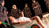 Да се смееш или да плачеш - “Всеки иска да живее” ни провокира от сцената на Сатиричния театър