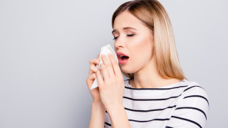 Колко опасно е да сдържим кихането си