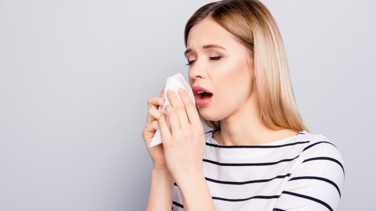 Колко опасно е да сдържим кихането си