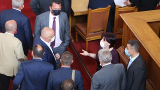 В парламента няма кворум Едва 78 депутати се регистрираха ръчно