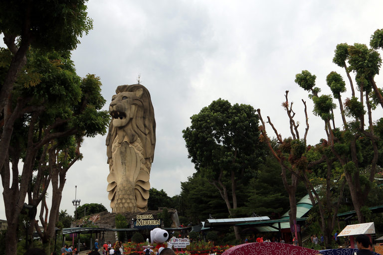 Мерилион - измислено животно с глава на лъв и опашка на риба - символ на Сингапур