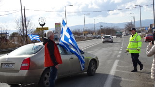Жестока блокада спря целия трафик от Гърция към България пише