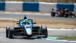 Българският пилот във Формула 3 Никола Цолов ART Grand Prix