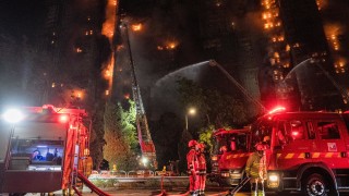 Огромен пожар в жилищен комплекс в Хонконг: Над 700 пожарникари са на място