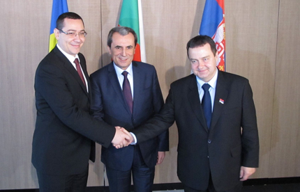 България и Румъния обещаха &bdquo;съвместно рамо&rdquo; на Сърбия за еврочленство