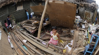 Жертвите на тайфуна Мелор на Филипините вече са 9