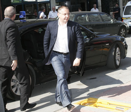 Оставиха Станишев без паркинг