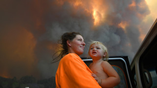 Най малко четирима души са загинали при катастрофалните пожари които