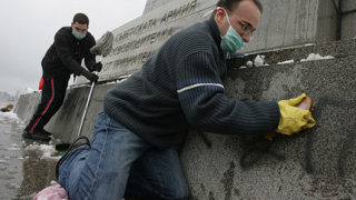 Социалисти поискаха от Фандъкова охрана за всички паметници