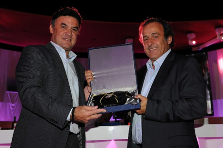 Мишел Платини остава начело на УЕФА за трети мандат