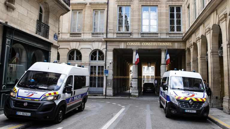 Френската полиция засилва сигурността около центровете за ваксинация и тестване